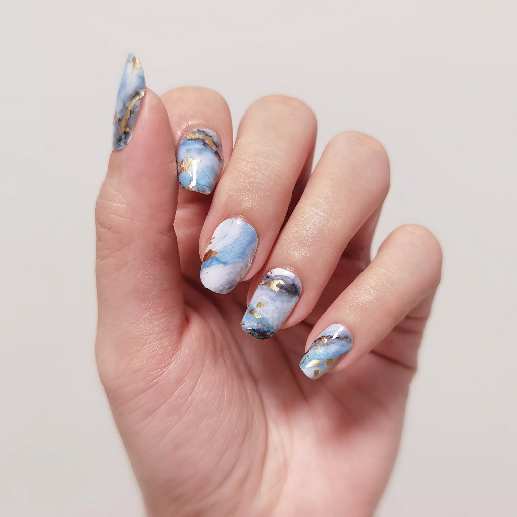 Abstract Marble Nails